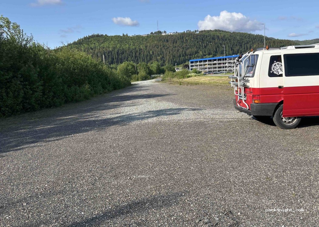 (7502) Hell - Sandfaerhusveien — foto