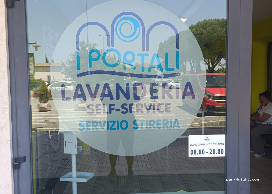 (06081) Santa Maria degli Angeli - 7M Viale Gabriele D'Annunzio — foto