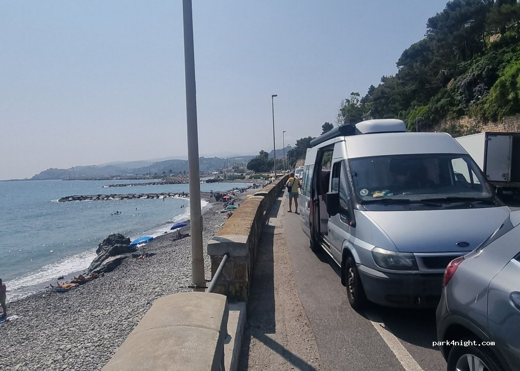 (18100) Imperia - 11 Via Spianata Borgo Peri — foto 2