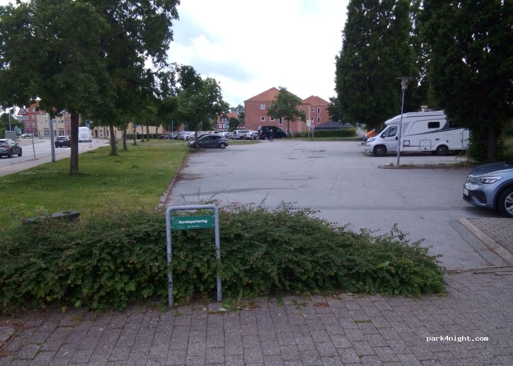 (9900) Frederikshavn - 73V Rådhus Alle — foto 3