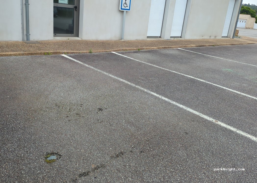 (29560) Argol - 2 Place des Anciens Combattants — foto