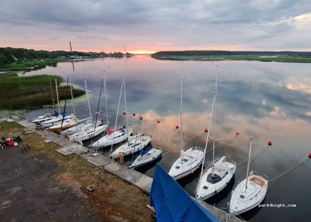 Narva-Jõesuu Yacht club camping — foto
