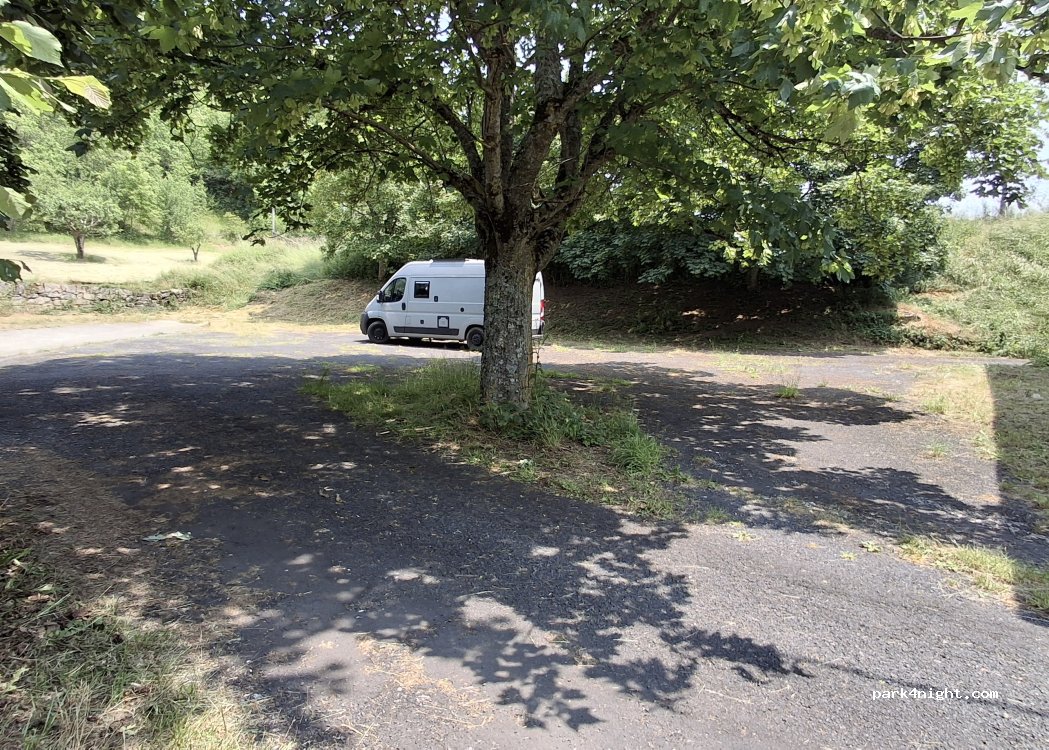 (12620) Saint-Beauzély - 147 Chemin du Stade — foto