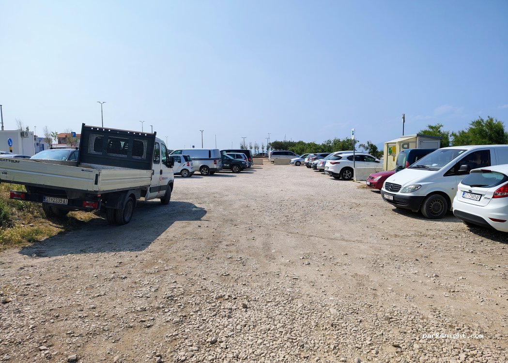 (21400) Supetar - 6 Ulica Hrvatskih Velikana — foto