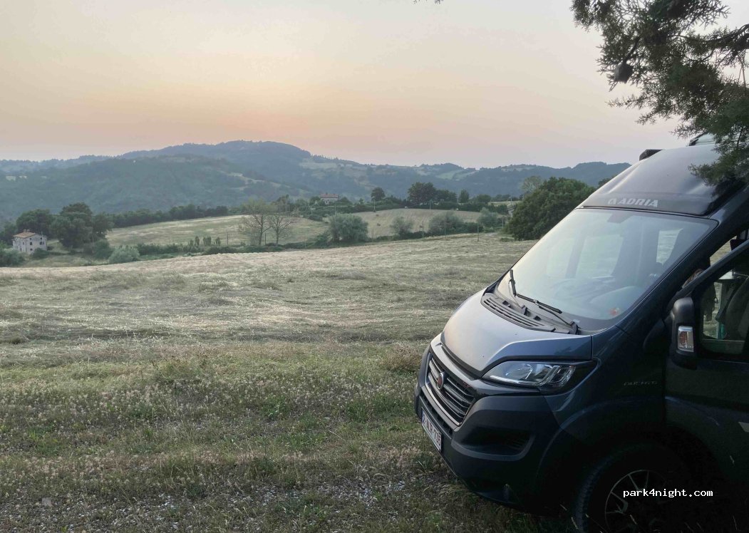 (06024) Gubbio - Unnamed Road — foto