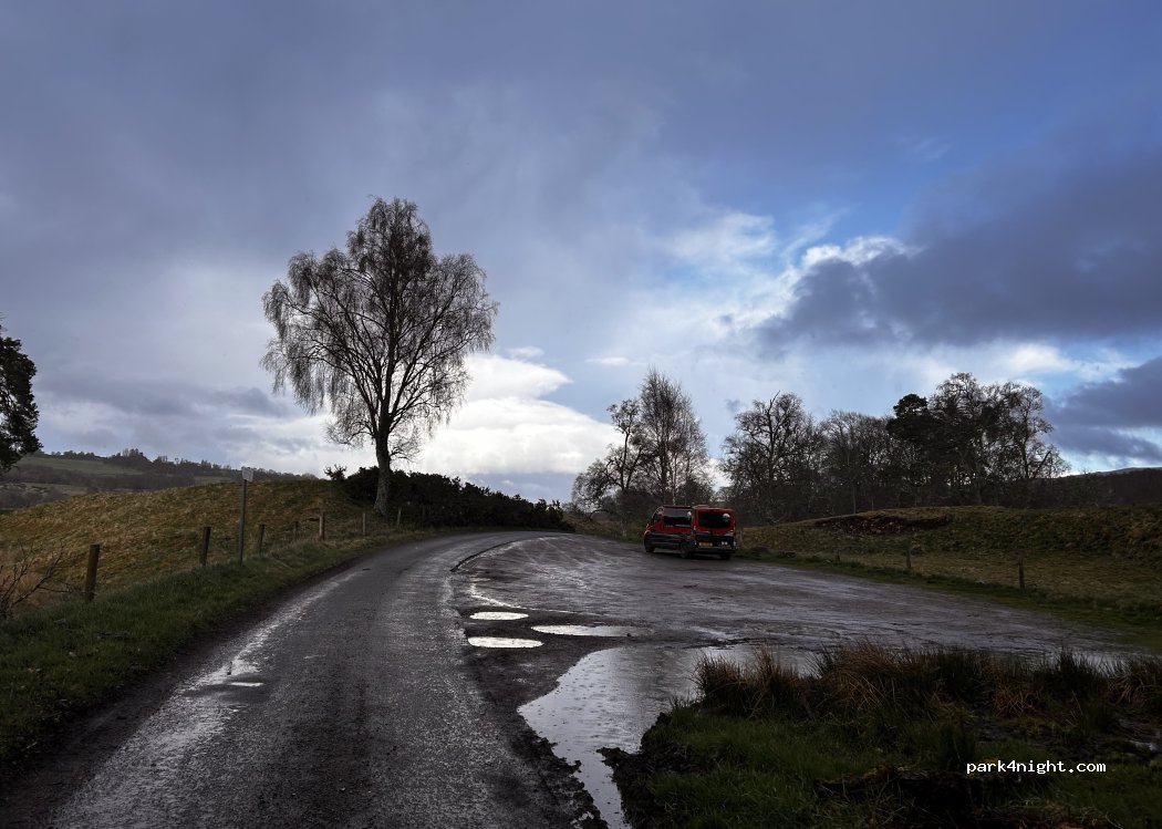 (IV63 6TW) Corrimony - Unnamed Road — foto 3