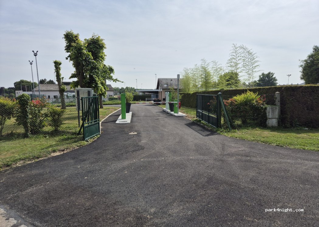 (89220) Bléneau - 42 Rue du Lieutenant Travers — foto 4