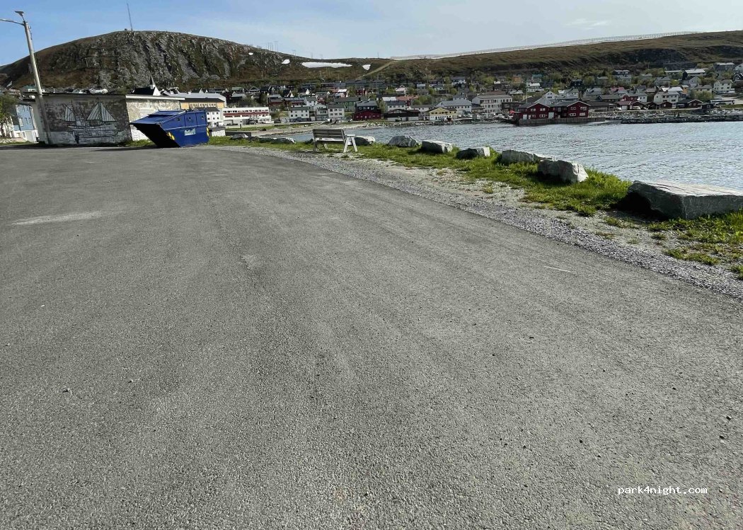 (9790) Kjøllefjord - 107 Strandvegen — foto