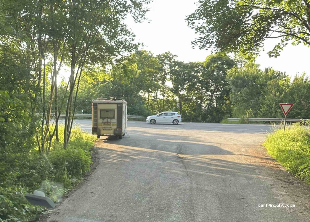 (30) Pattensen - Unnamed Road — foto