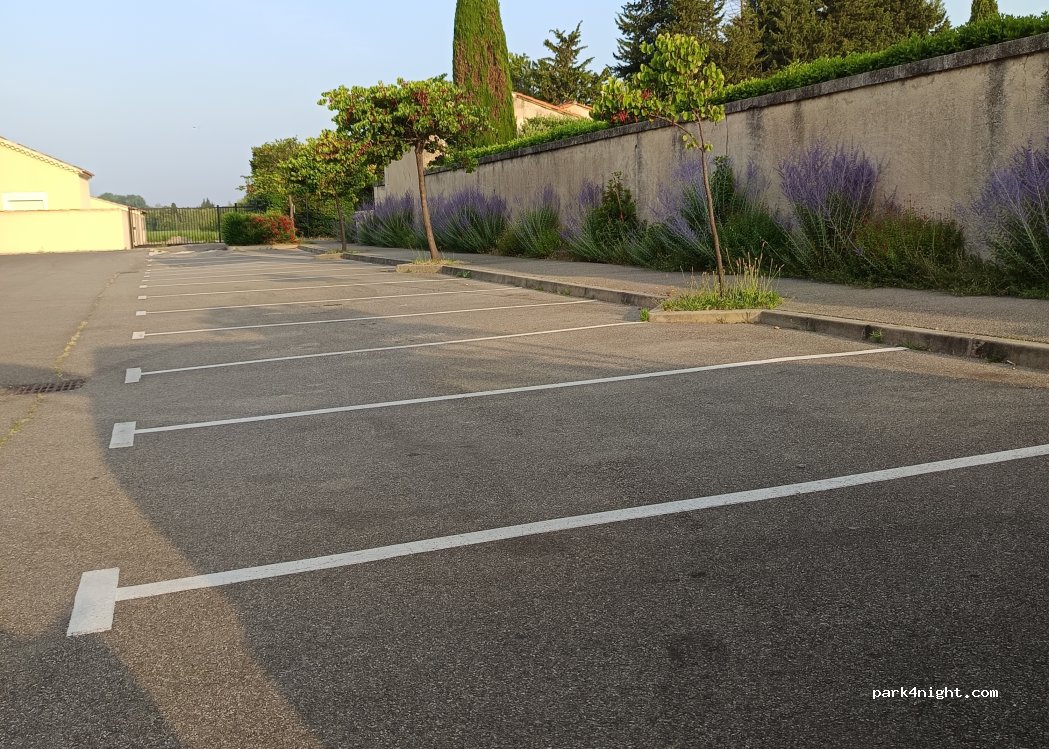 (13670) Verquières - 201 Ancien Chemin de Saint-Remy — foto 2