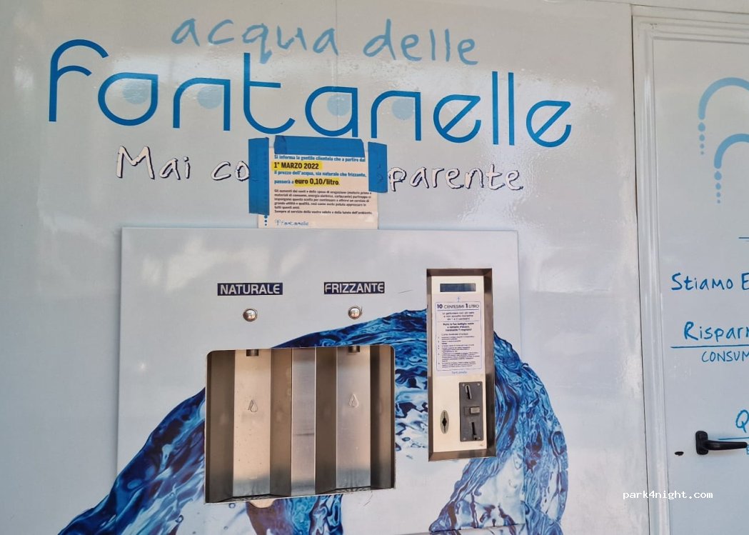 (70010) Locorotondo - 56 Piazza Antonio Mitrano — foto 2