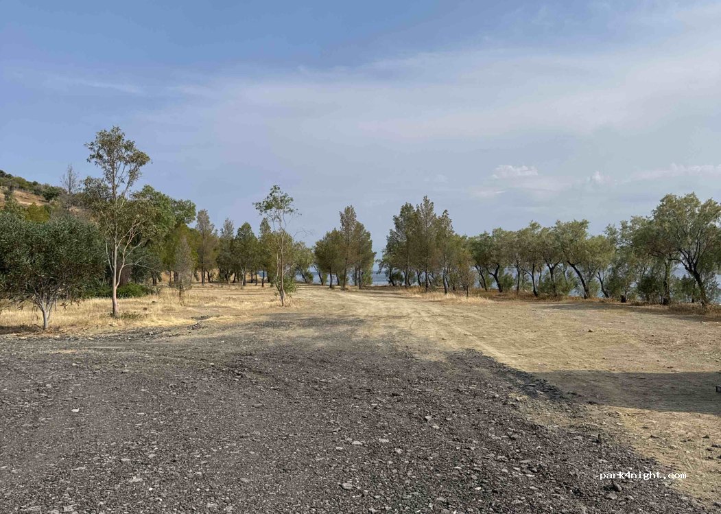 (330 58) Eratini - Unnamed Road — foto 2