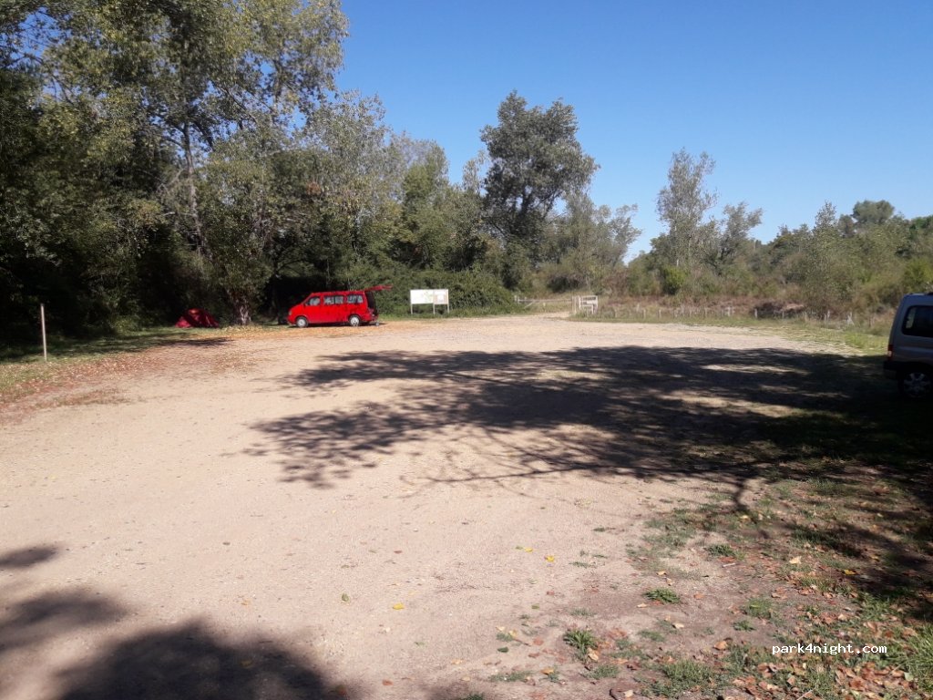 (03000) Montilly - Unnamed Road — foto