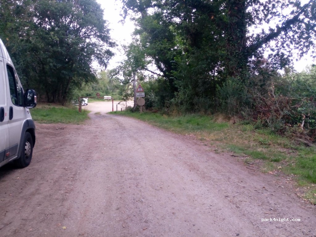 (03000) Montilly - Unnamed Road — foto 3