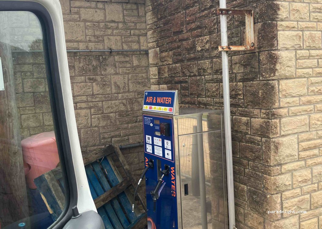 (OX18 4TN) Burford - A40 — foto