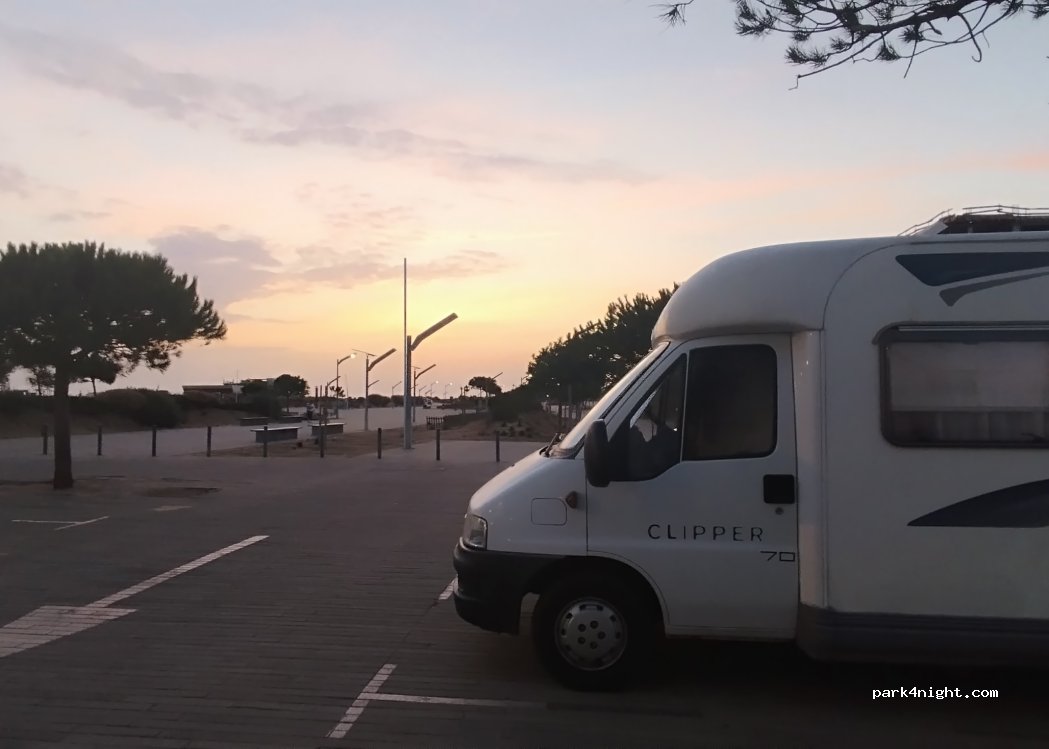 (8125-408) Quarteira - — foto 5