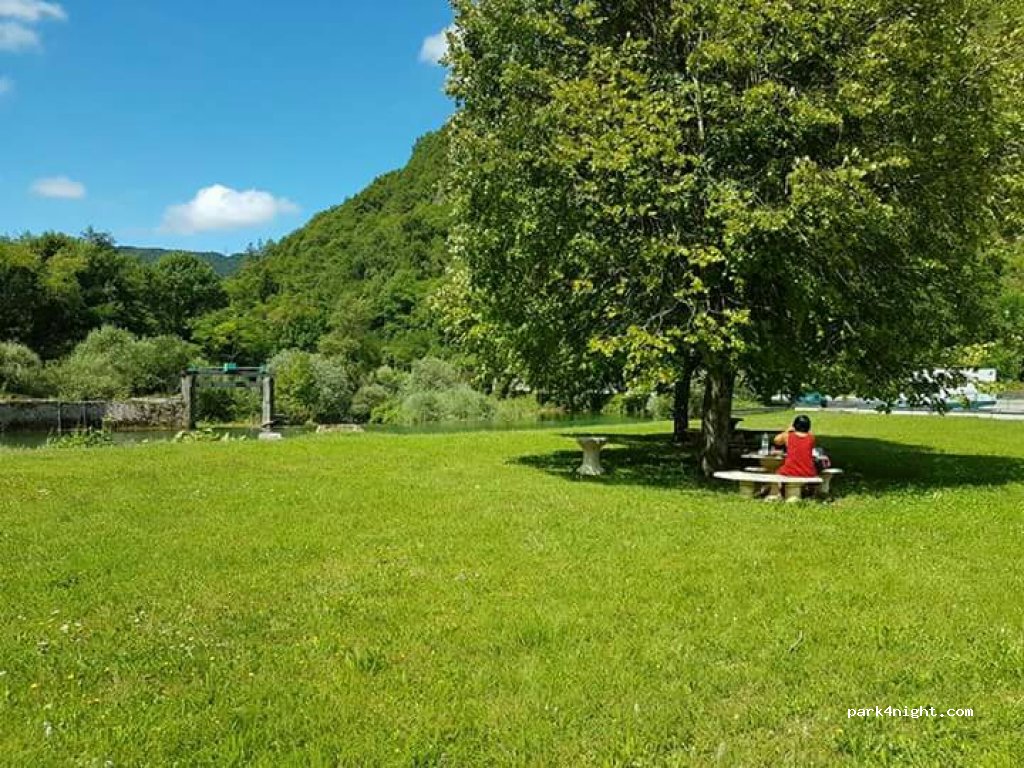 (01230) Saint-Rambert-en-Bugey - 81 Avenue de Savoie — foto