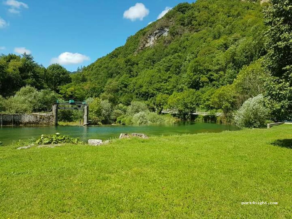 (01230) Saint-Rambert-en-Bugey - 81 Avenue de Savoie — foto 2