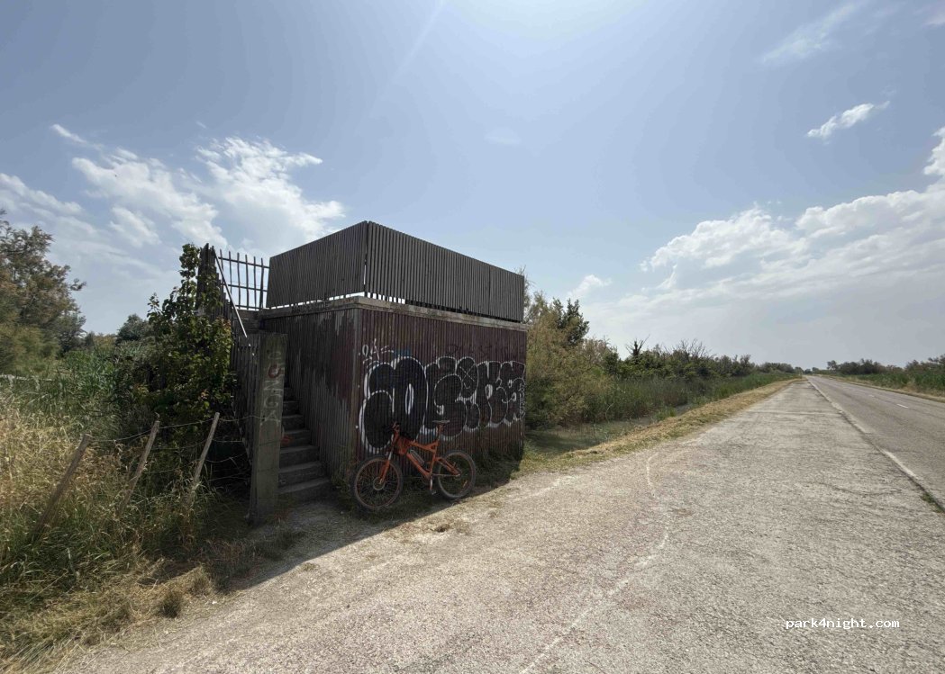 (13460) Saintes-Maries-de-la-Mer - RD37 — foto 2