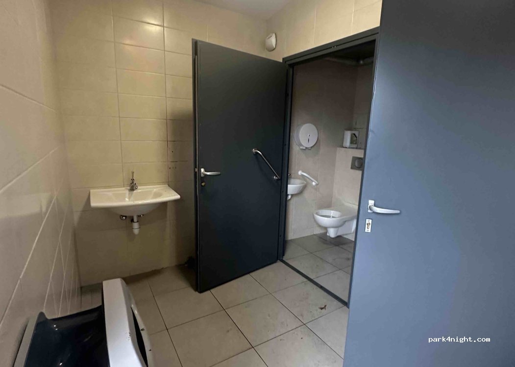 (74800) La Roche-sur-Foron - 281 Faubourg Saint-Martin — foto 3