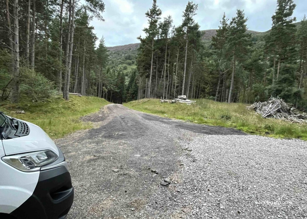 (PH20 1BD) Newtonmore - Unnamed Road — foto