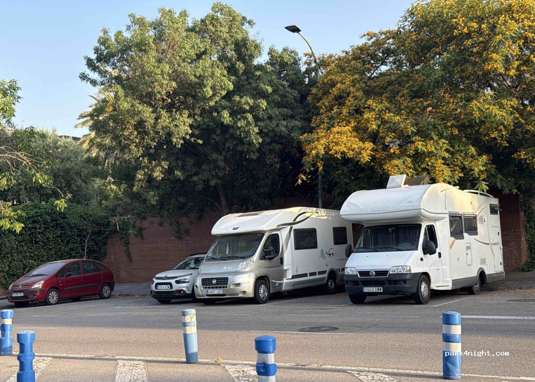 (08950) Esplugues de Llobregat - 3 Avinguda de la Mestra Dolors Barceló — foto 2