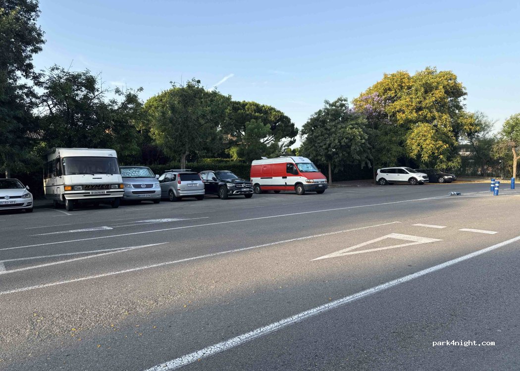(08950) Esplugues de Llobregat - 3 Avinguda de la Mestra Dolors Barceló — foto 3