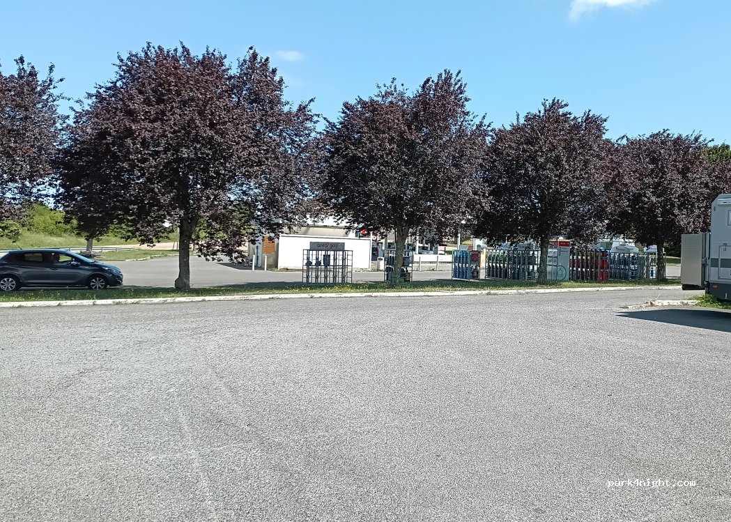 (58400) La Charité-sur-Loire - 138 Avenue Maréchal Leclerc — foto