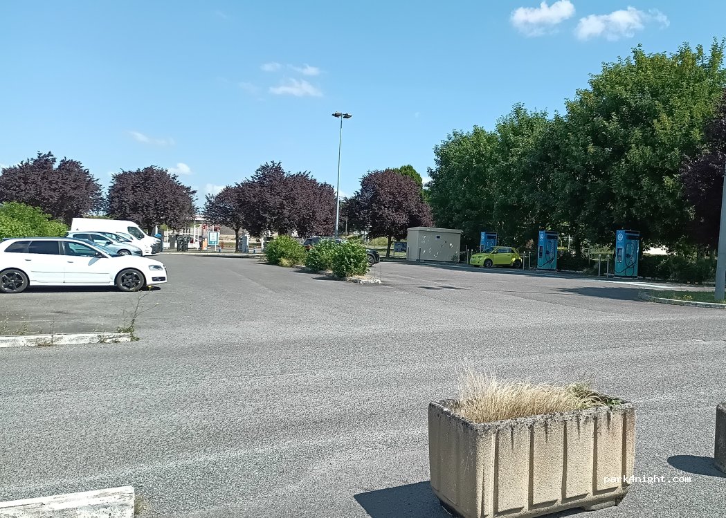 (58400) La Charité-sur-Loire - 138 Avenue Maréchal Leclerc — foto 3