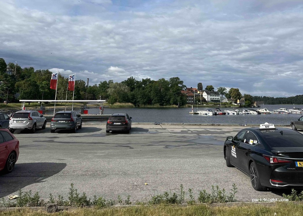 (181 31) Lidingö - 19 Islinge hamnväg — foto