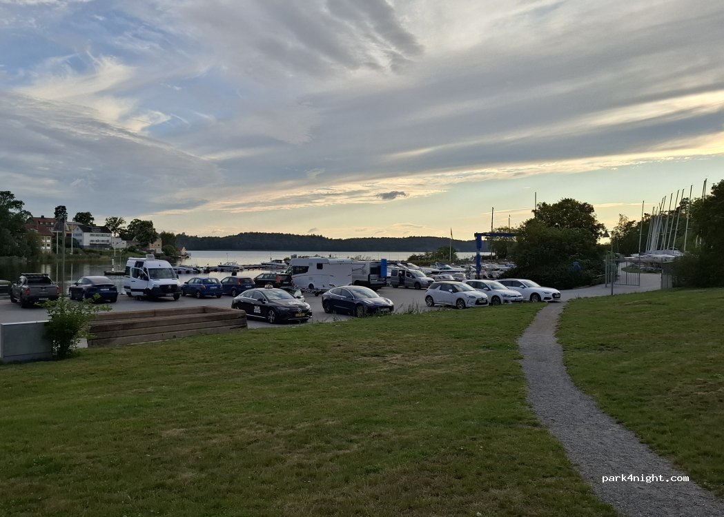 (181 31) Lidingö - 19 Islinge hamnväg — foto 2