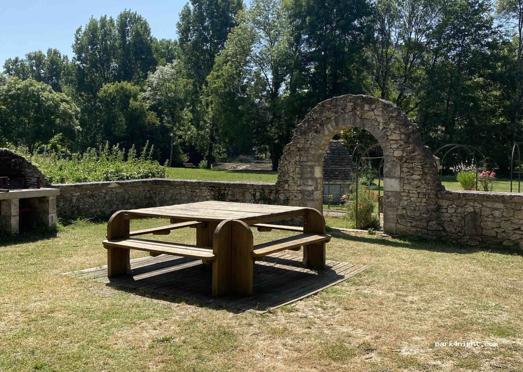 (24310) Bourdeilles - 2 Le Bourg — foto 2
