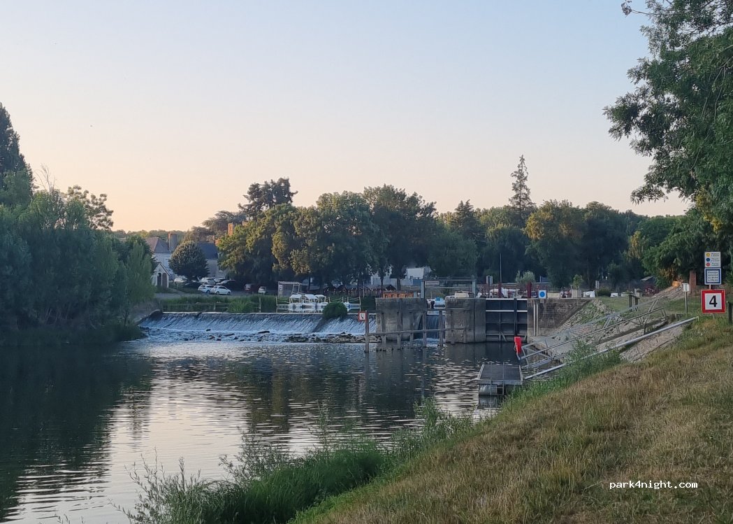 Camping et base nautique de l'Ecluse à Cheffes — foto