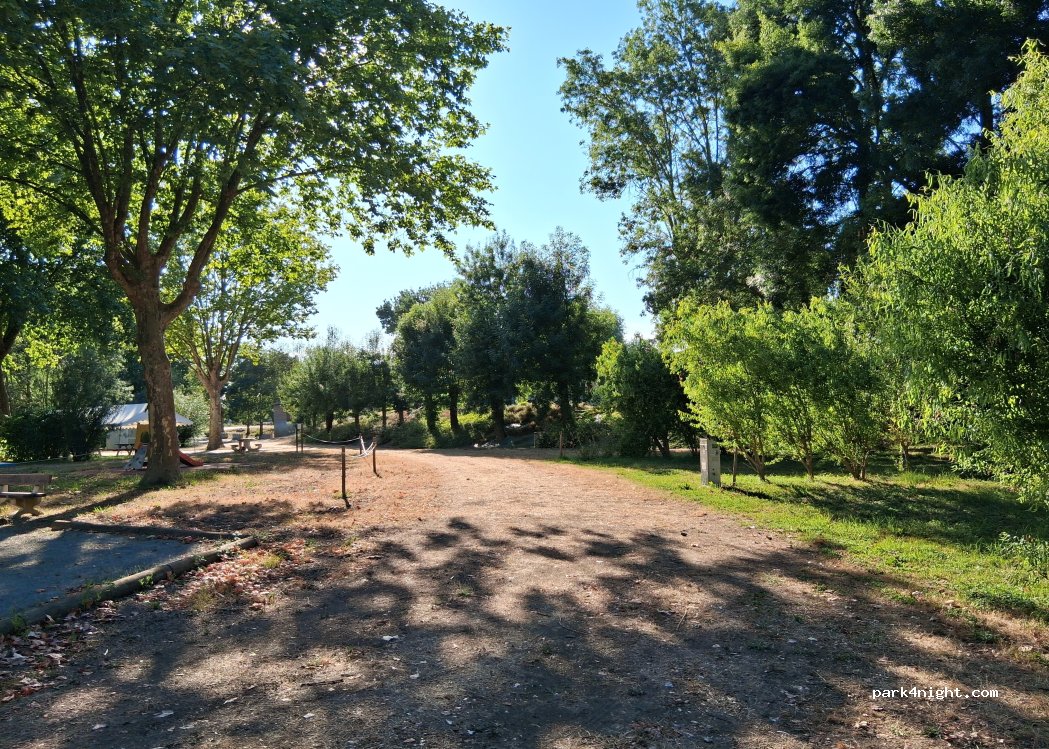 Camping et base nautique de l'Ecluse à Cheffes — foto 3