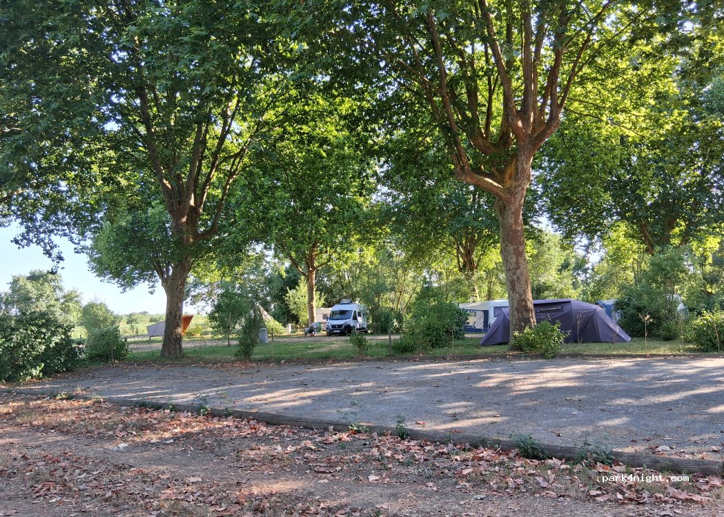 Camping et base nautique de l'Ecluse à Cheffes — foto 4