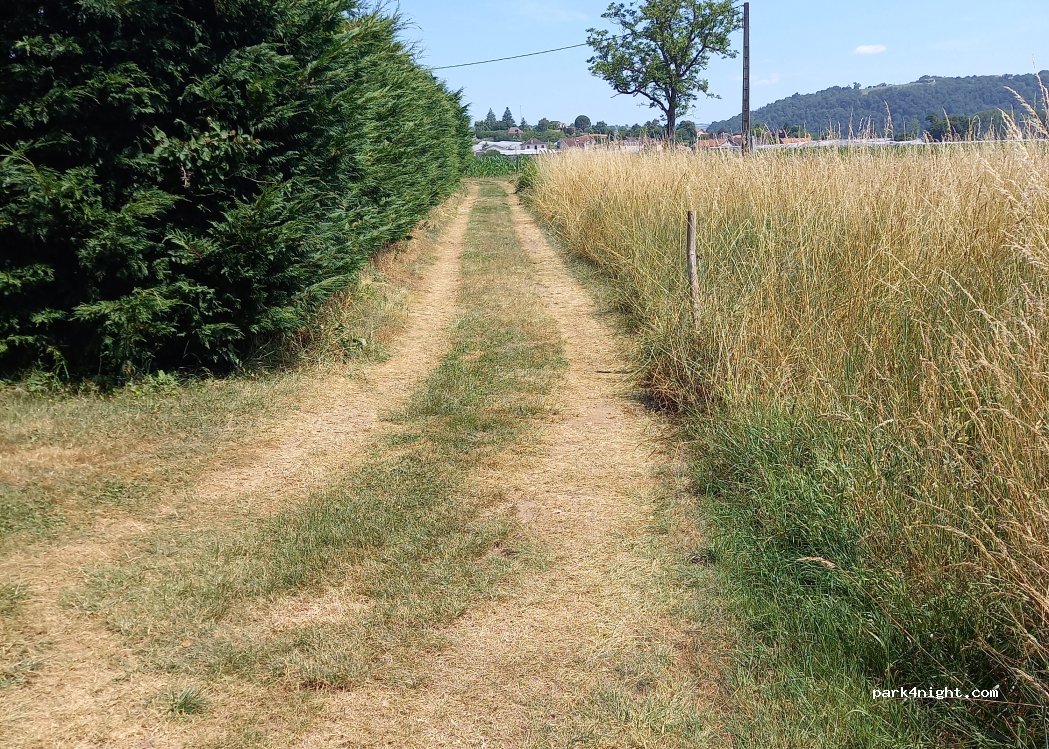 (12300) Livinhac-le-Haut - 320 Route du Camping — foto