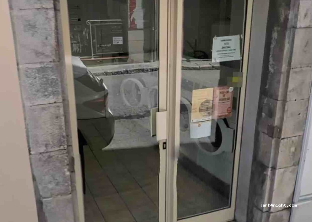 (04120) Castellane - 37 Rue nationale — foto