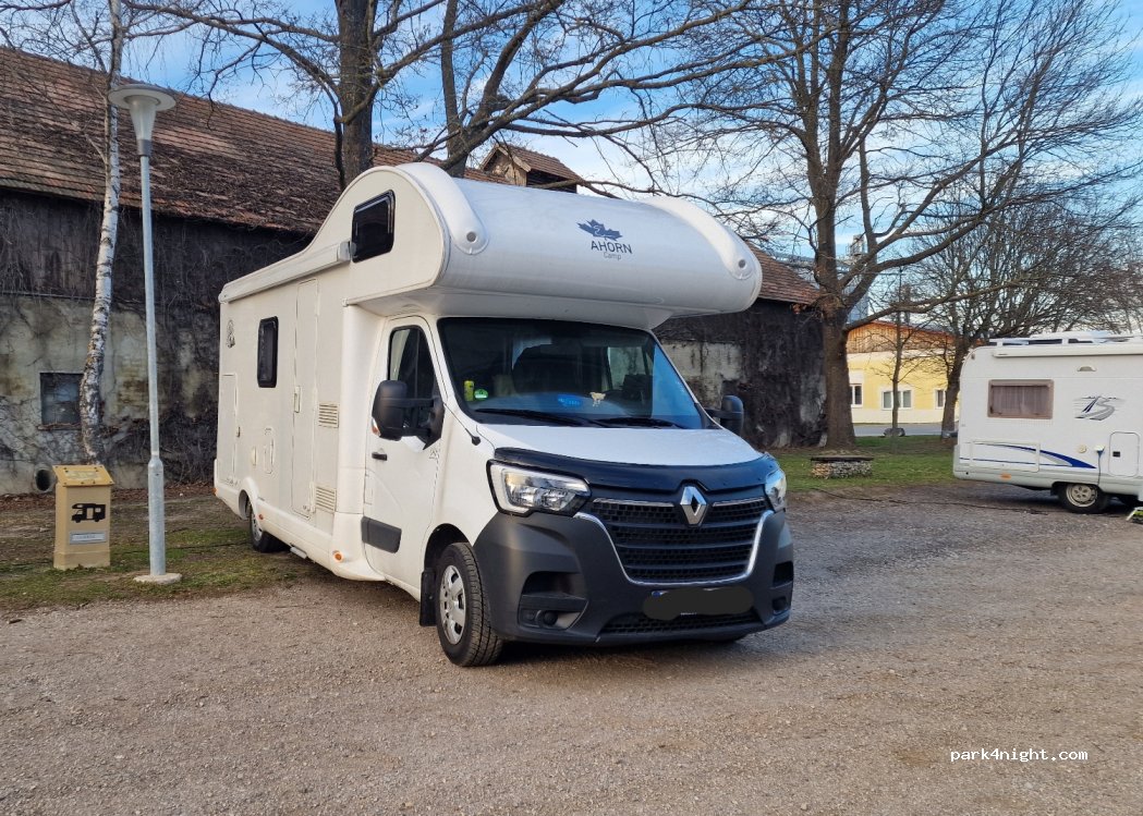Wohnmobilstellplatz am Schloss Wilfersdorf — foto 2