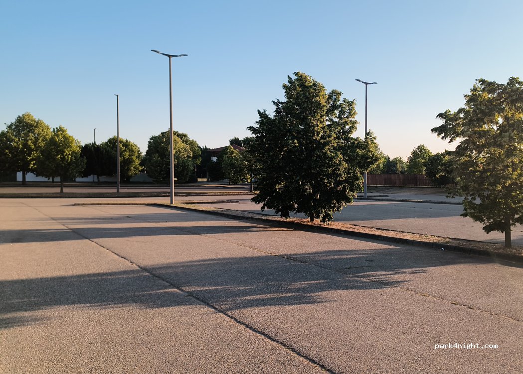 (2738) Cegléd - 9 Szent Márton utca — foto 2