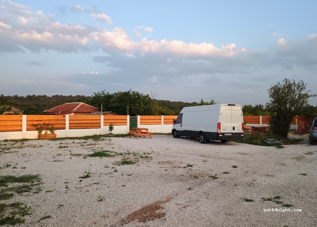 Svirkovo Camper and Biker stop — foto