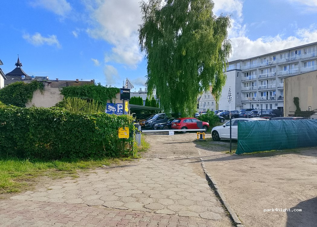 (76-270) Ustka - 33 Marynarki Polskiej — foto