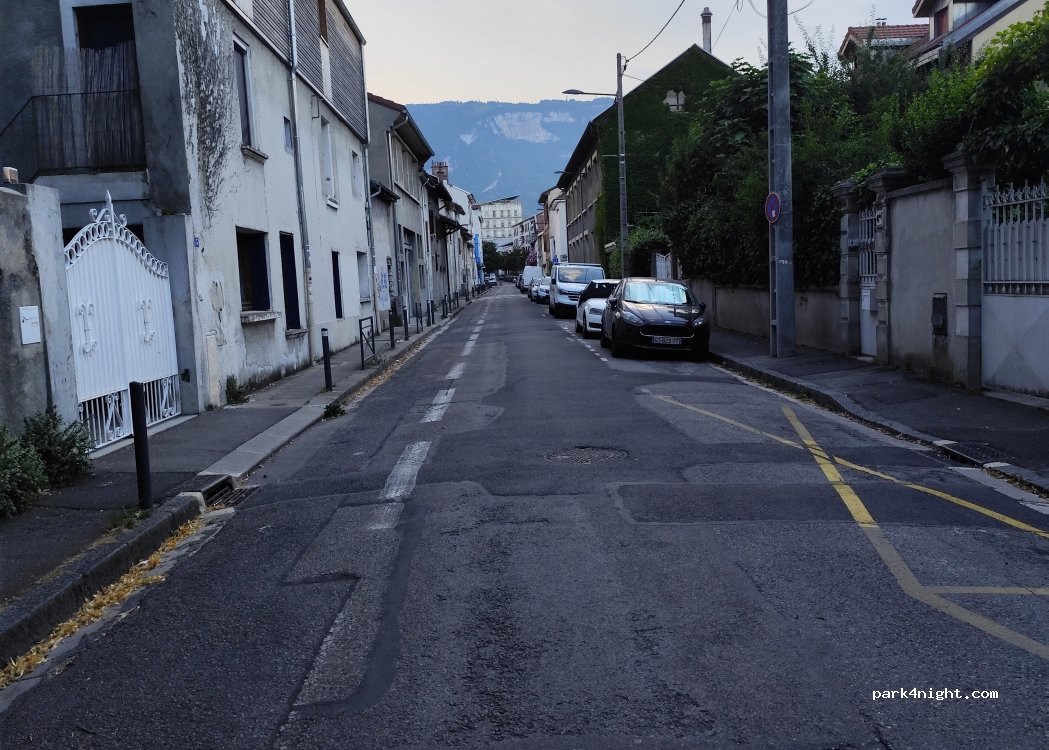 (38000) Grenoble - 2 Rue Boucher de Perthes — foto