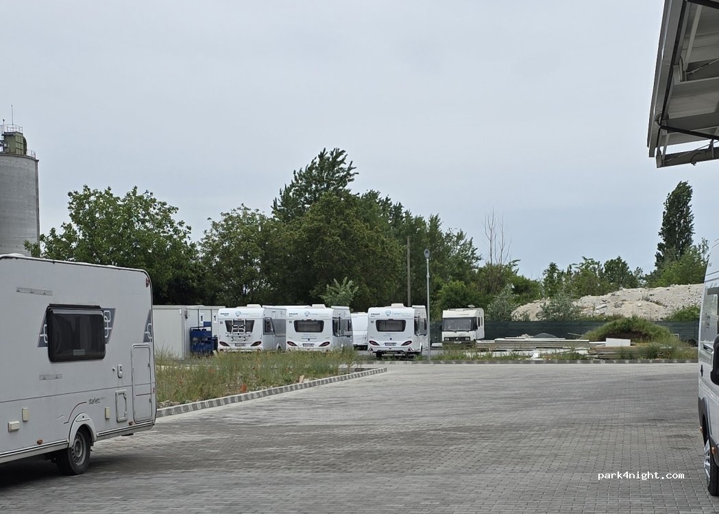 CampShop Parking –  Bucharest — foto 2