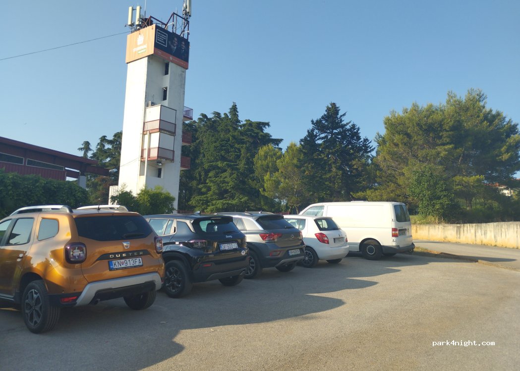 (52440) Poreč - 5a Partizanska ulica — foto 2