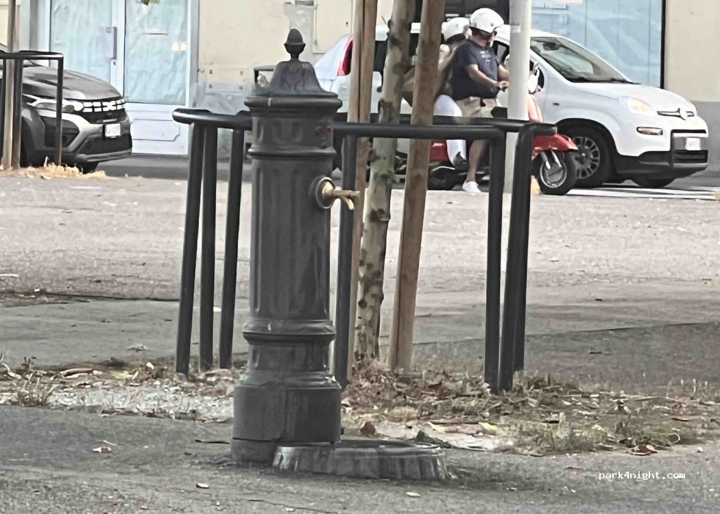 (50125) Firenze - 5 R Piazza Niccolò Acciaiuoli — foto