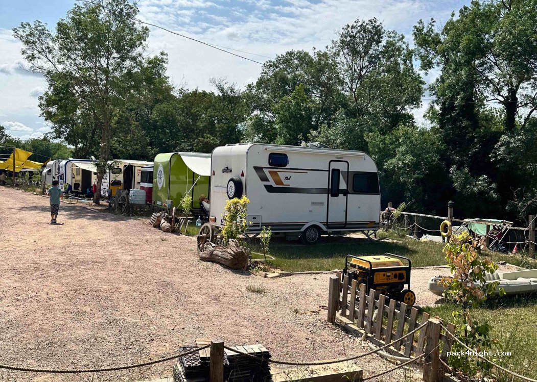 By Alya Camping Karavan Park Kamp Alanı — foto