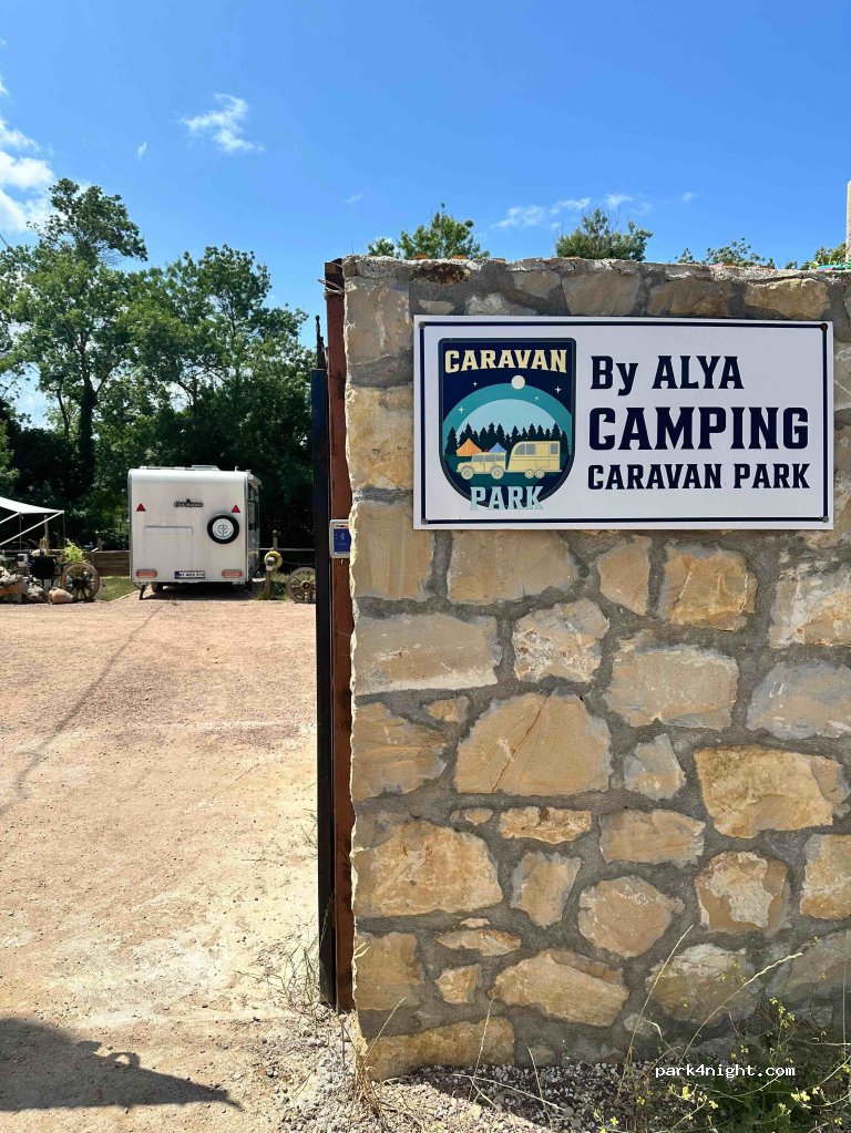 By Alya Camping Karavan Park Kamp Alanı — foto 2