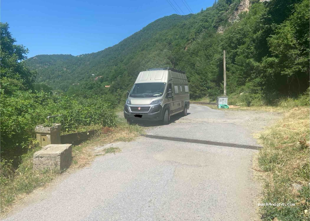 (2631) Pastra - Unnamed Road — foto