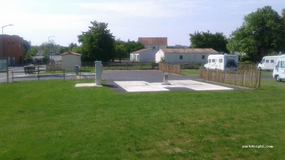 (17500) Jonzac - Rue du Lycée — foto 2