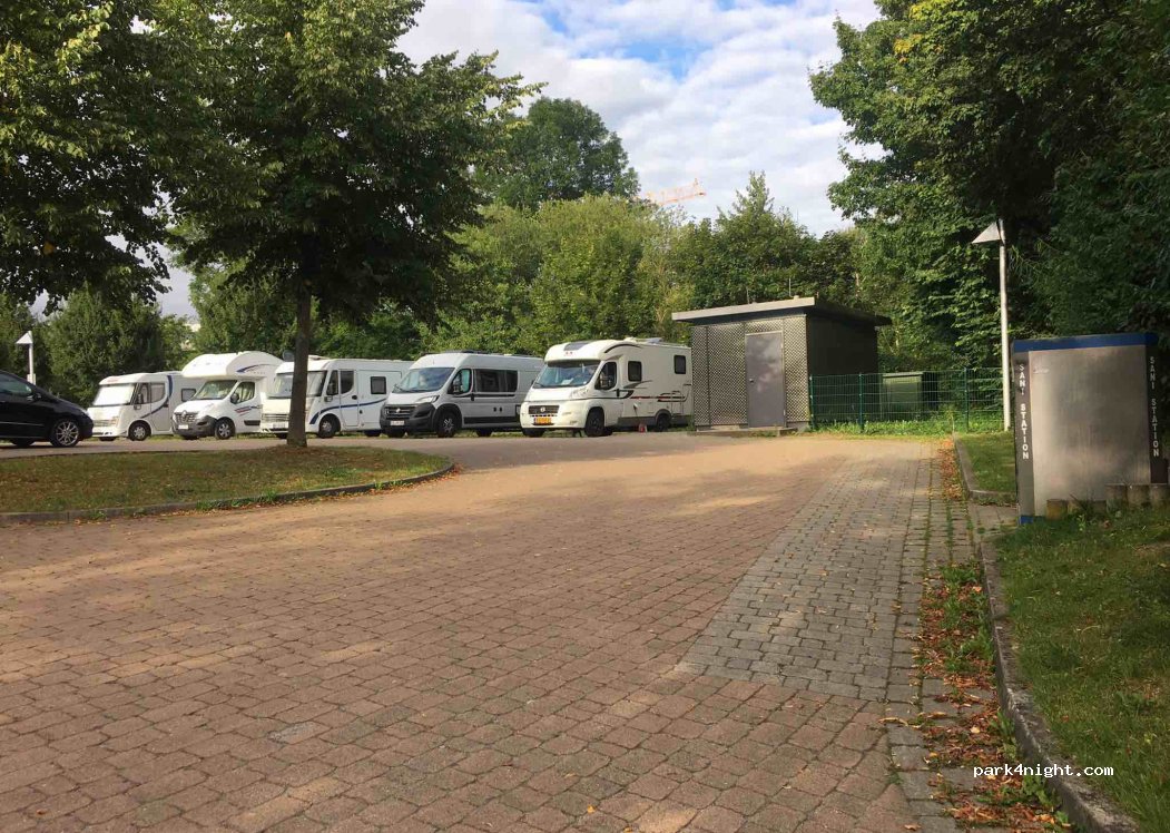 Wohnmobilstellplatz am Herrenteich in Reinfeld/Holstein — foto